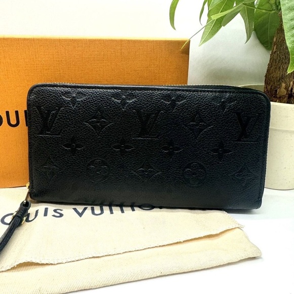 - Louis Vuitton Monogram Wallet - Picture 2 of 8